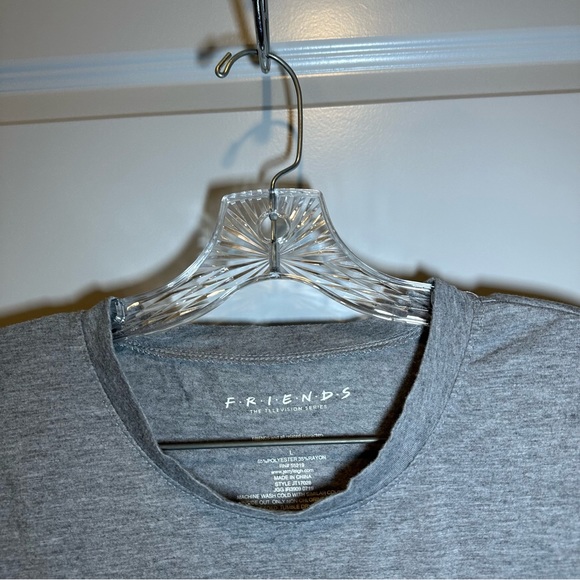 FRIENDS Grey Crew Neck Short Sleeve Central Perk Graphic Tee L - Picture 3 of 8